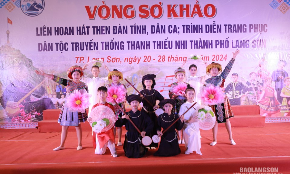 Lạng Sơn: Hơn 400 thí sinh tham gia vòng sơ khảo liên hoan hát then đàn tính, dân ca; trình diễn trang phục