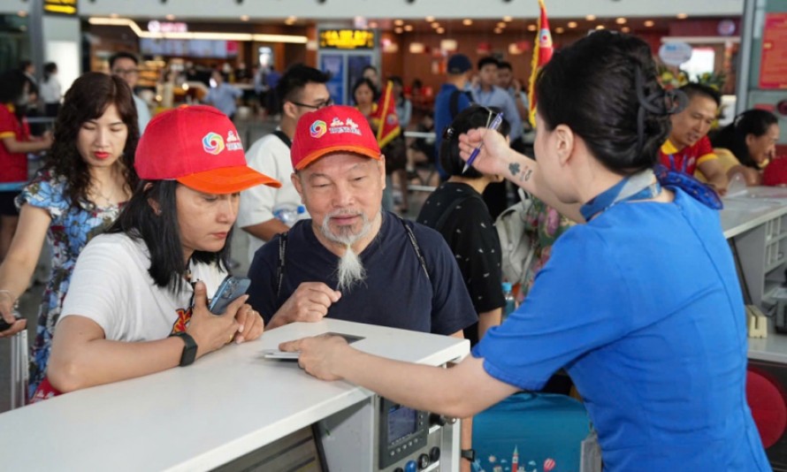 Kiểm soát chặt giá vé máy bay dịp cuối năm