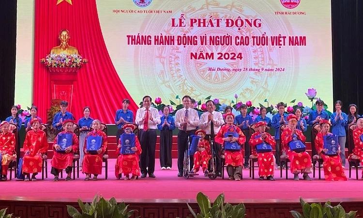 Cùng suy ngẫm: Bảo vệ, chăm sóc, phát huy vai trò người cao tuổi