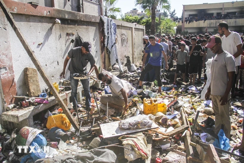 Trường học bị phá hủy sau cuộc tấn công của Israel tại trại tị nạn Jabalia, Dải Gaza. (Ảnh: THX/TTXVN)