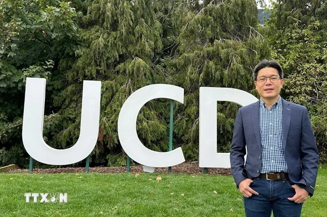 Phó Giáo sư, Tiến sỹ Trần Lê Nam, tại Đại học Cao đẳng Dublin (University College of Dublin-UCD). (Ảnh: TTXVN phát)