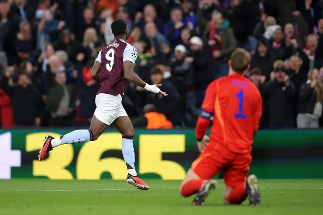 Duran đánh bại Neuer để giúp Aston Villa thắng sốc Bayern. (Nguồn: Getty Images)