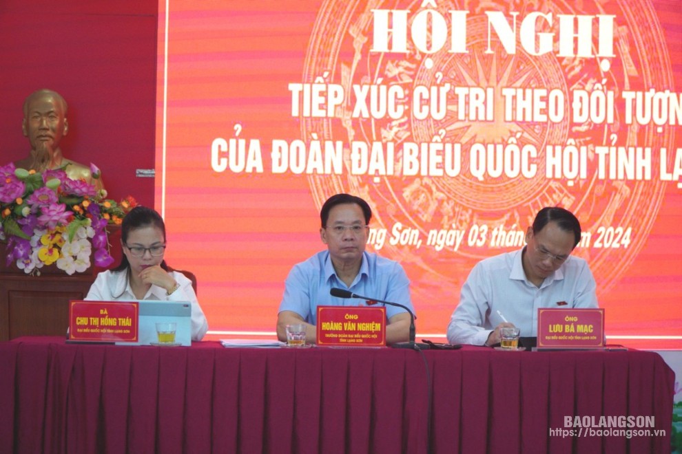 Đoàn đại biểu Quốc hội tỉnh tại buổi tiếp xúc cử tri