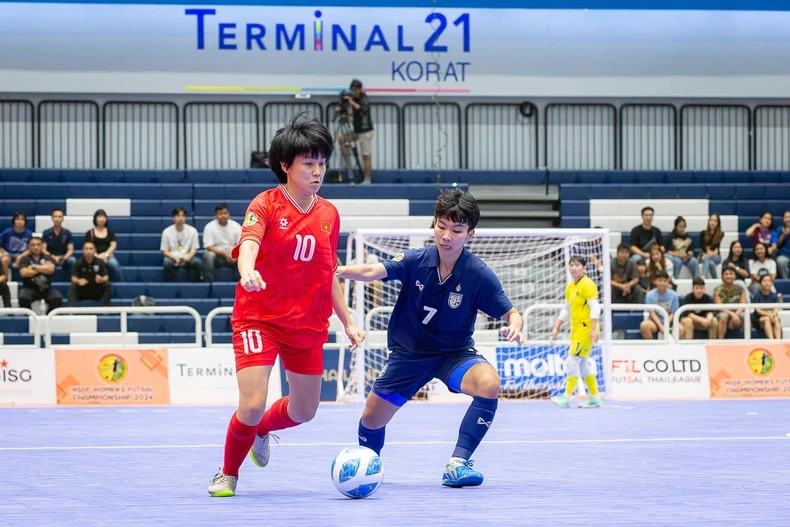 Đội tuyển futsal nữ Việt Nam thi đấu ấn tượng và lên ngôi vô địch giải giao hữu quốc tế tại Thái Lan. (Ảnh: VFF)