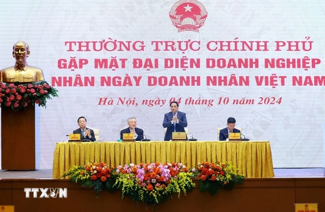 Thủ tướng Phạm Minh Chính gặp mặt đại diện doanh nghiệp nhân Ngày Doanh nhân Việt Nam (13/10). (Ảnh: Dương Giang/TTXVN)