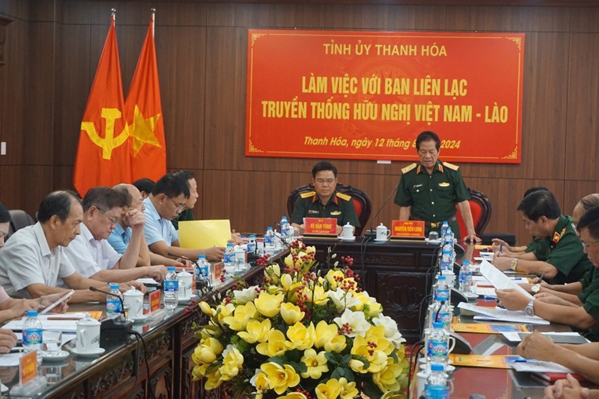 Đoàn công tác Ban liên lạc truyền thống hữu nghị Việt-Lào cơ quan Bộ Quốc phòng do Trung tướng Nguyễn Tiến Long, Phó chủ tịch Hội Hữu nghị Việt Nam-Lào, Phó trưởng ban liên lạc, làm trưởng đoàn trong một cuộc làm việc với tỉnh Thanh Hóa về công tác đối ngoại nhân dân.    