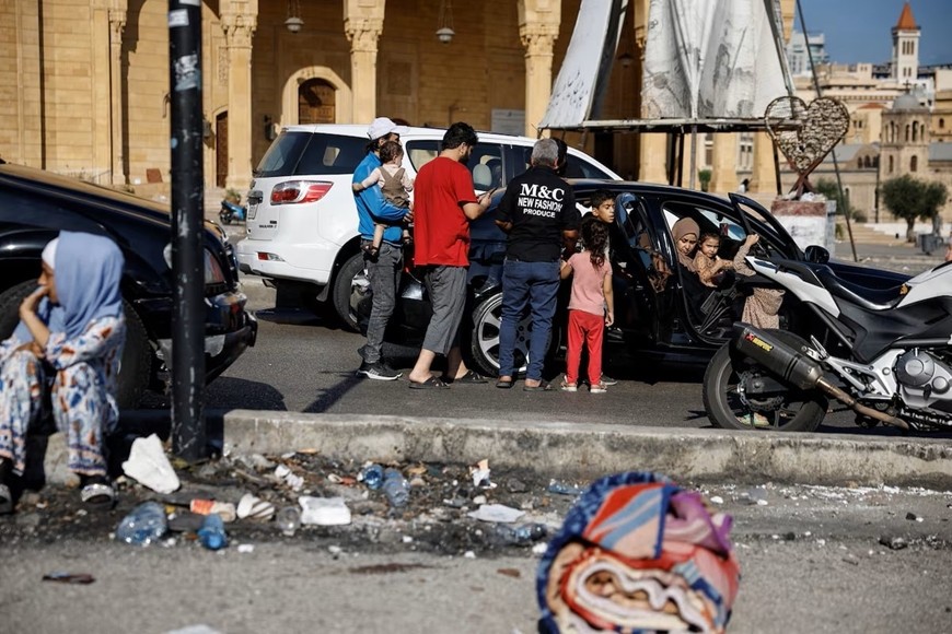 Chiến sự căng thẳng khiến cuộc sống của nhiều người ở Lebanon càng thêm khó khăn. Ảnh: Reuters 