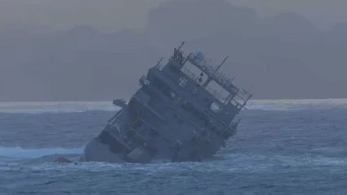 Tàu HMSZS Manawanui của Hải quân Hoàng gia New Zealand bị mắc cạn gần Samoa. Ảnh: Báo Thanh niên