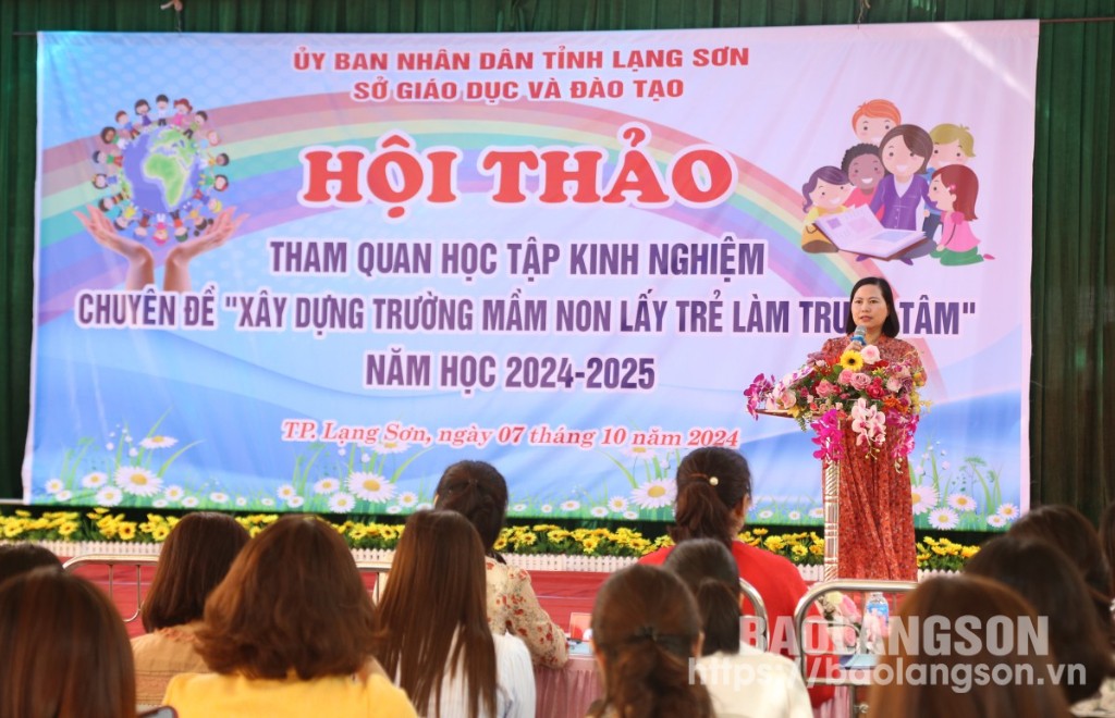 Đại diện phòng chuyên môn của Sở Giáo dục và Đào tạo trao đổi thảo luận tại hội thảo