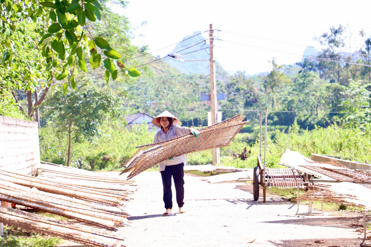 Với sự định hướng của cấp uỷ, chính quyền, thời gian qua, người dân không chỉ tập trung mở rộng sản xuất, nâng cao chất lượng mà còn chú trọng đến tạo dựng thương hiệu cho sản phẩm