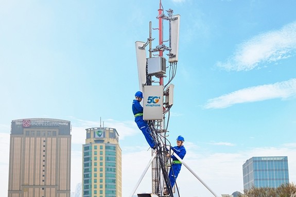 Tập đoàn VNPT triển khai lắp đặt hạ tầng và trạm thu phát sóng VinaPhone 5G trên toàn quốc.