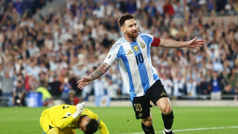 Lionel Messi tỏa sáng để giúp Argentina thắng tưng bừng. (Nguồn: Reuters)