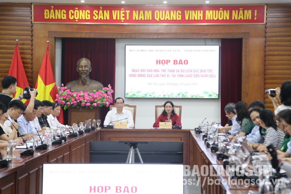 Các đại biểu tham dự buổi họp báo