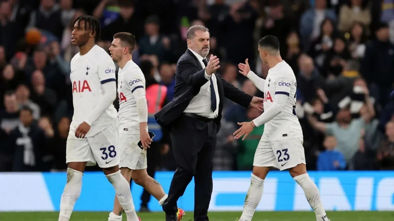 Postecoglou tin tưởng đây sẽ là bài học giúp các cầu thủ Spurs thay đổi. (Ảnh: Getty)