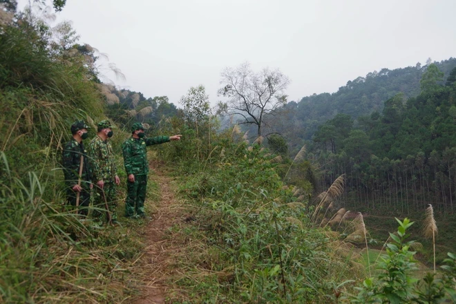 Lực lượng Bộ đội biên phòng tỉnh Lạng Sơn tuần tra, kiểm soát biên giới. (Ảnh: Quang Duy/TTXVN)