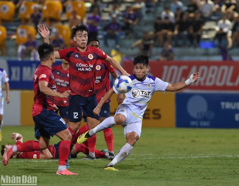 Hà Nội FC có nhiều tình huống nguy hiểm nhưng không thể cụ thể hóa thành bàn thắng.