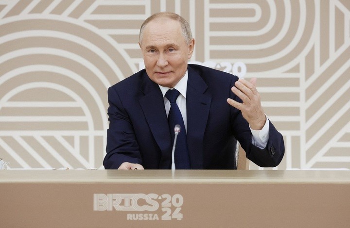 Tổng thống Nga Vladimir Putin tham dự cuộc họp báo trước thềm BRICS tại Moskva, Nga ngày 18/10. (Ảnh: Reuters)