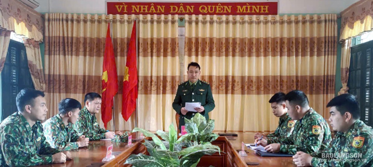 Thượng tá Lều Minh Tiến, Phó Tham mưu trưởng Bộ đội Biên phòng tỉnh quán triệt thực hiện nhiệm vụ quản lý, bảo vệ chủ quyền biên giới quốc gia