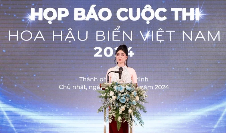 Chủ tịch cuộc thi Hoa hậu Biển Việt Nam 2024 Lê Thị Thơ phát biểu tại cuộc họp báo.