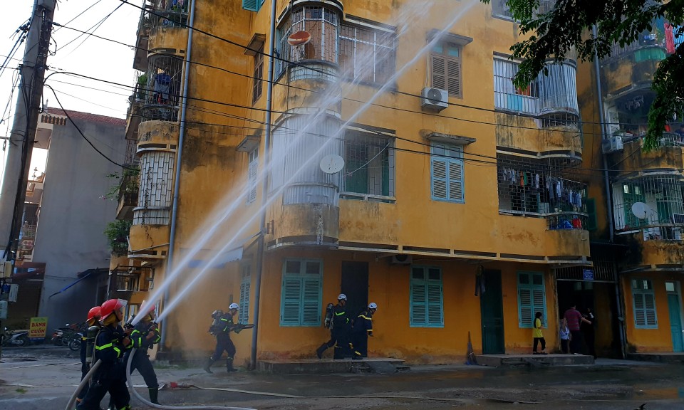 Thực tập phòng cháy chữa cháy và cứu nạn cứu hộ tại khu chung cư Khòn Lải, phường Đông Kinh, thành phố Lạng