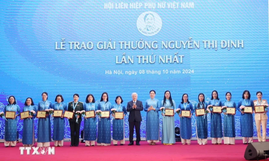 Trao Giải thưởng Nguyễn Thị Định cho 30 cán bộ có thành tích đặc biệt xuất sắc