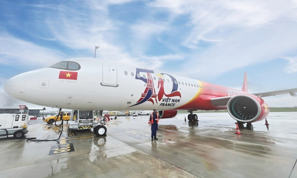 Airbus và Vietjet bàn giao tàu bay mới mang hình ảnh kỷ niệm 50 năm quan hệ ngoại giao Việt Nam - Pháp