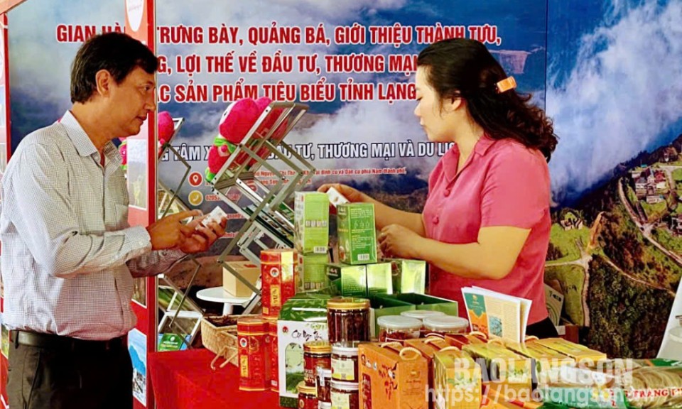 Lạng Sơn có 2 gian hàng giới thiệu sản phẩm tại Hội chợ triển lãm hàng Công nghiệp nông thôn tiêu biểu