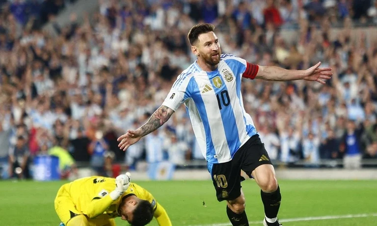 Lionel Messi lập hat-trick giúp Argentina giành chiến thắng 'hủy diệt'