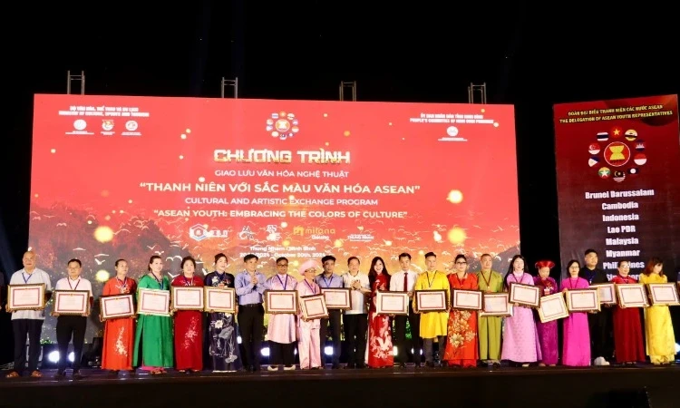 Ninh Bình: Đặc sắc chương trình nghệ thuật "Thanh niên với Sắc màu Văn hóa ASEAN"