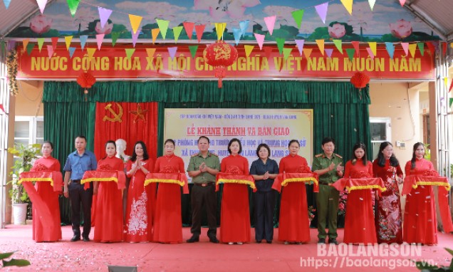 Công an tỉnh khánh thành và bàn giao 2 phòng học tại xã Thuỵ Hùng, huyện Văn Lãng