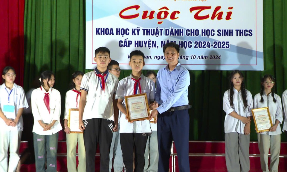 Trao 16 giải cho các dự án tại Cuộc thi khoa học kỹ thuật dành cho học sinh THCS huyện Văn Quan