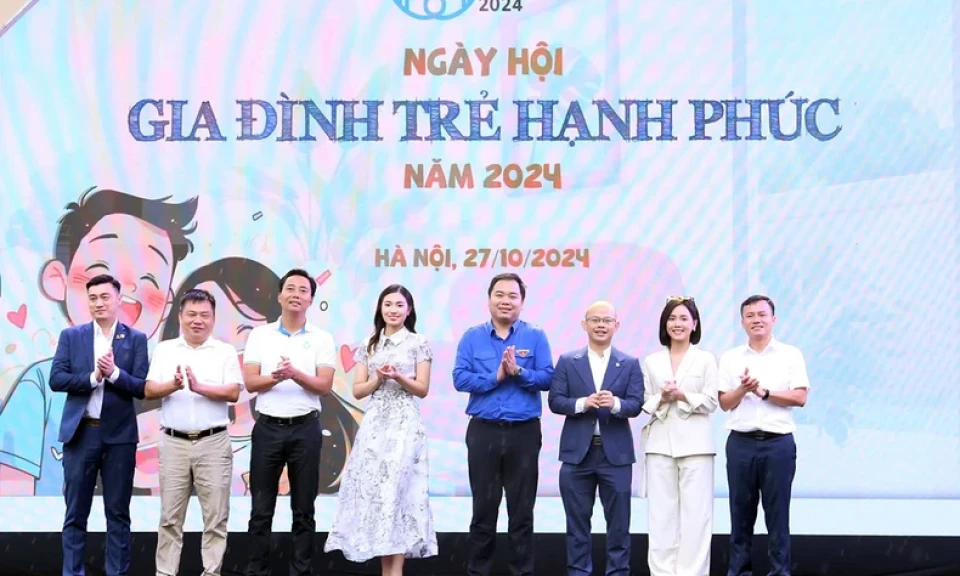 Bé "Pam yêu ơi" cùng bố mẹ được tuyên dương "Gia đình trẻ hạnh phúc" năm 2024