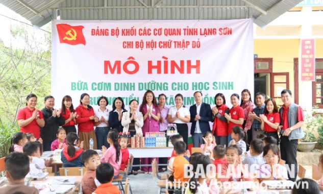 Chi bộ Hội Chữ thập đỏ tỉnh triển khai mô hình "Bữa cơm dinh dưỡng" cho học sinh tại Tràng Định