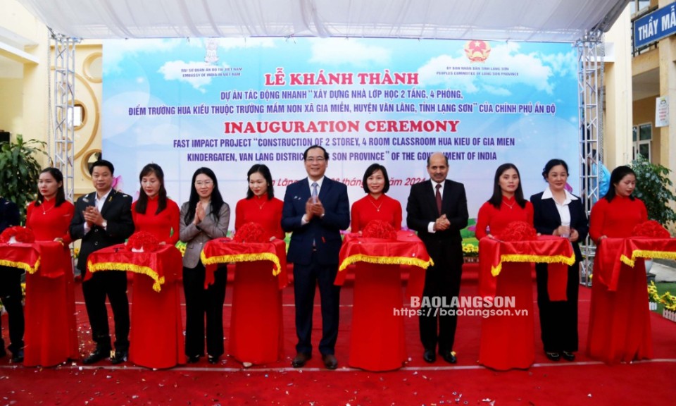 Khánh thành dự án tác động nhanh “Xây dựng nhà lớp học 2 tầng, 4 phòng học tại điểm trường Hua Kiều”