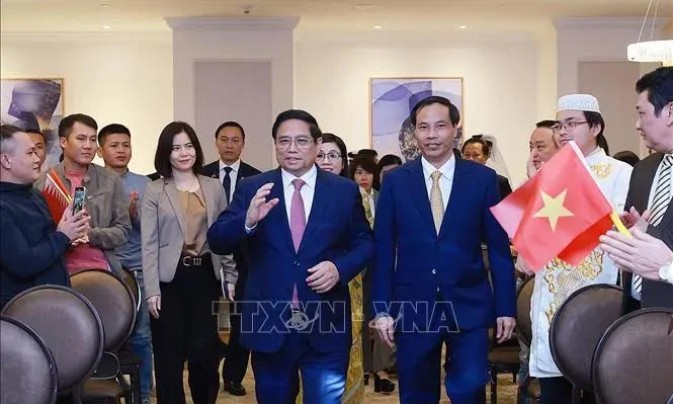 Strengthening Ties: PM Pham Minh Zheng Connects with Vietnamese Community in Qatar