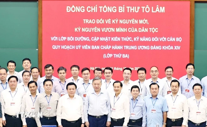 Tổng Bí thư Tô Lâm với cán bộ, học viên Lớp bồi dưỡng. (Ảnh: Thống Nhất/TTXVN)