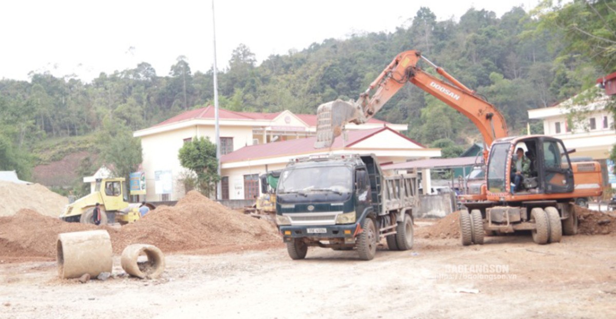 Thi công công trình chợ Lương Năng, huyện Văn Quan