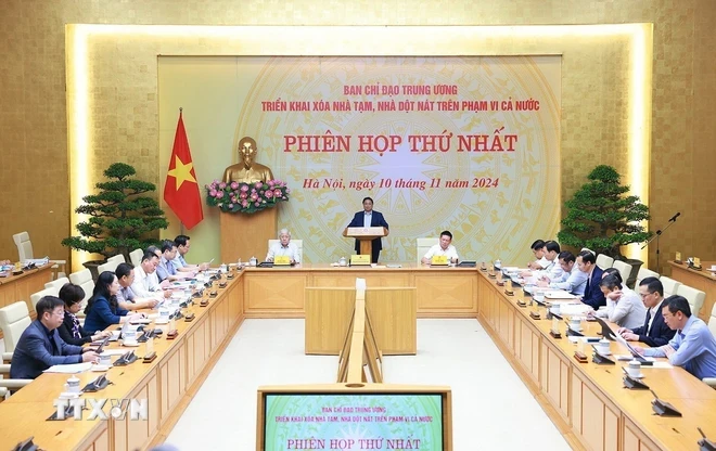 Thủ tướng Phạm Minh Chính, Trưởng Ban Chỉ đạo Trung ương triển khai xoá nhà tạm, nhà dột nát trên phạm vi cả nước chủ trì Phiên họp lần thứ nhất của Ban Chỉ đạo. (Ảnh: Dương Giang/TTXVN)