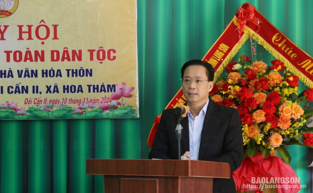  Đồng chí Hoàng Văn Nghiệm, Phó Bí thư Thường trực Tỉnh ủy, Trưởng Đoàn đại biểu Quốc hội tỉnh phát biểu tại ngày hội