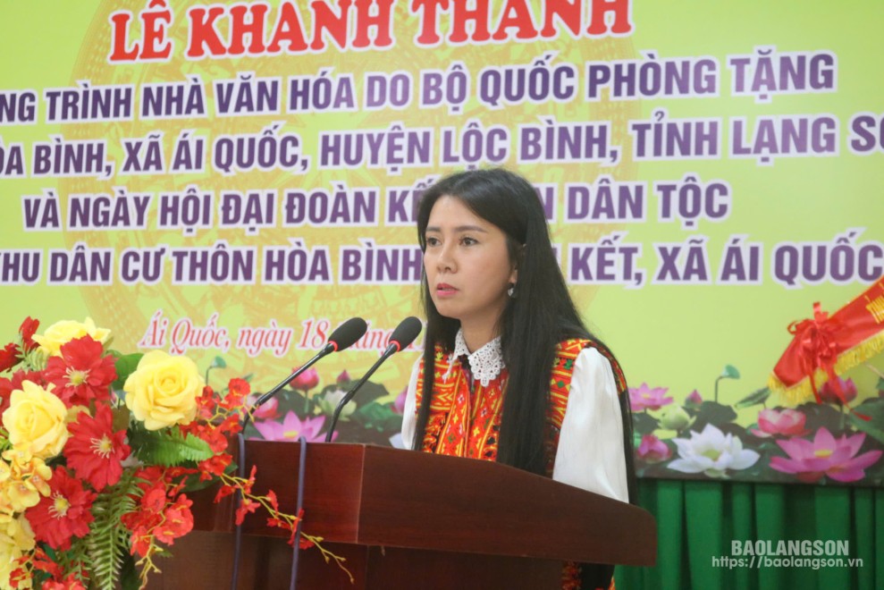 Đồng chí Đoàn Thu Hà, Ủy viên Ban Thường vụ Tỉnh ủy, Bí thư Huyện ủy phát biểu tại ngày hội