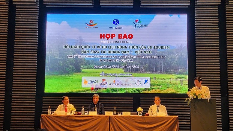 Họp báo thông tin về Hội nghị quốc tế về Du lịch Nông thôn lần thứ nhất và Phiên họp thường niên Mạng lưới Làng Du lịch Tốt nhất lần thứ hai của UN Tourism - Ảnh: VGP/Nhật Anh