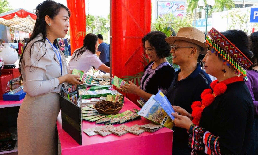 truyền thống của địa phương tại Ngày hội văn hoá, thể thao và du lịch các dân tộc vùng Đông Bắc lần thứ