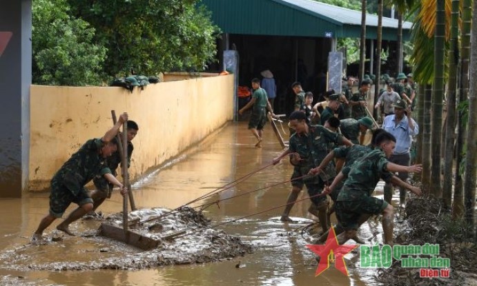 Bộ Quốc phòng khen thưởng 16 tập thể, 26 cá nhân có thành tích trong phòng, chống bão số 3