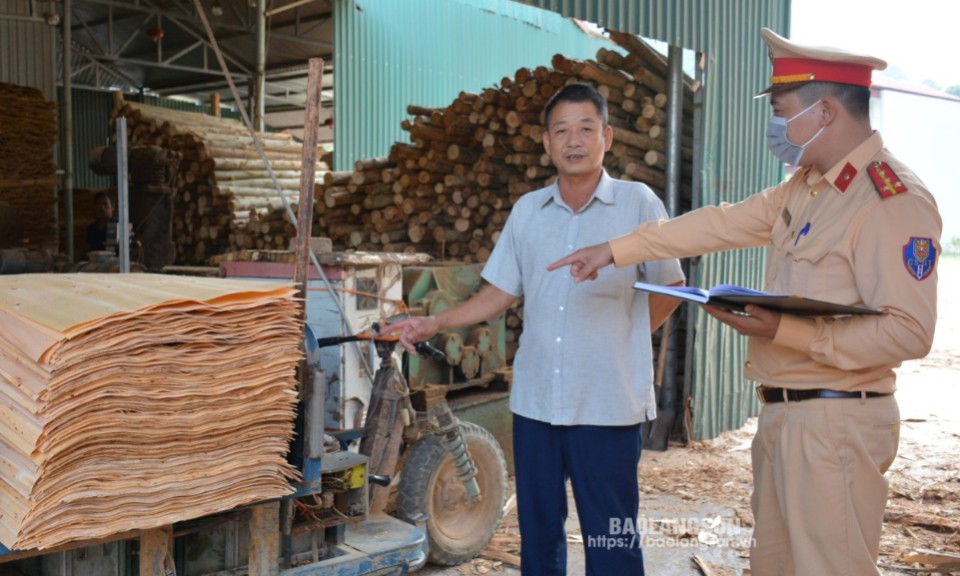 Hữu Lũng: Quyết liệt xử lý vi phạm liên quan đến xe tự chế, xe môtô kéo theo xe khác