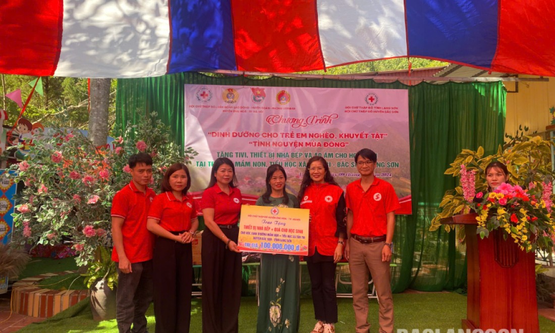 chương trình Tình nguyện mùa đông và Chương trình Dinh dưỡng cho trẻ em nghèo khuyết tật tại huyện Bắc Sơn