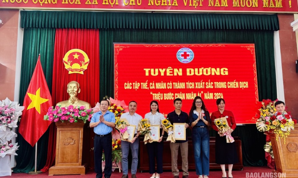 Hội Chữ thập đỏ Hữu Lũng tổ chức chương trình tôn vinh, khen thưởng và tập huấn nghiệp vụ công tác hội