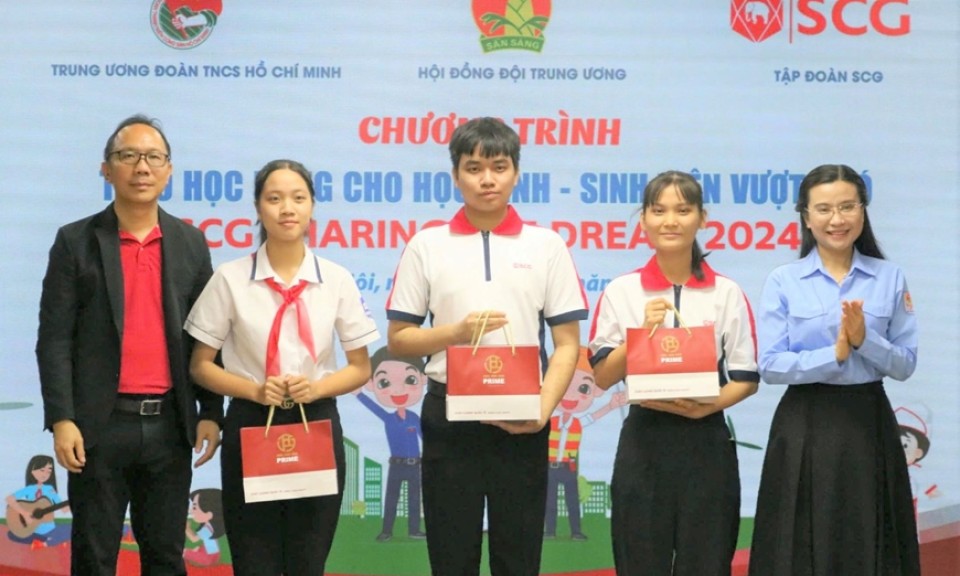 Trao học bổng tặng 200 học sinh, sinh viên có hoàn cảnh khó khăn