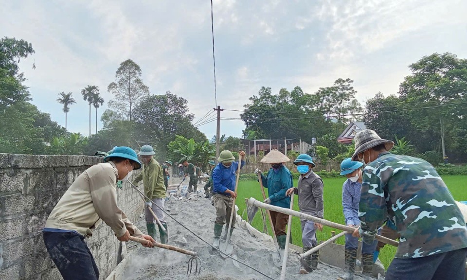 Xây dựng nông thôn mới:  Khơi dậy sức dân vùng khó