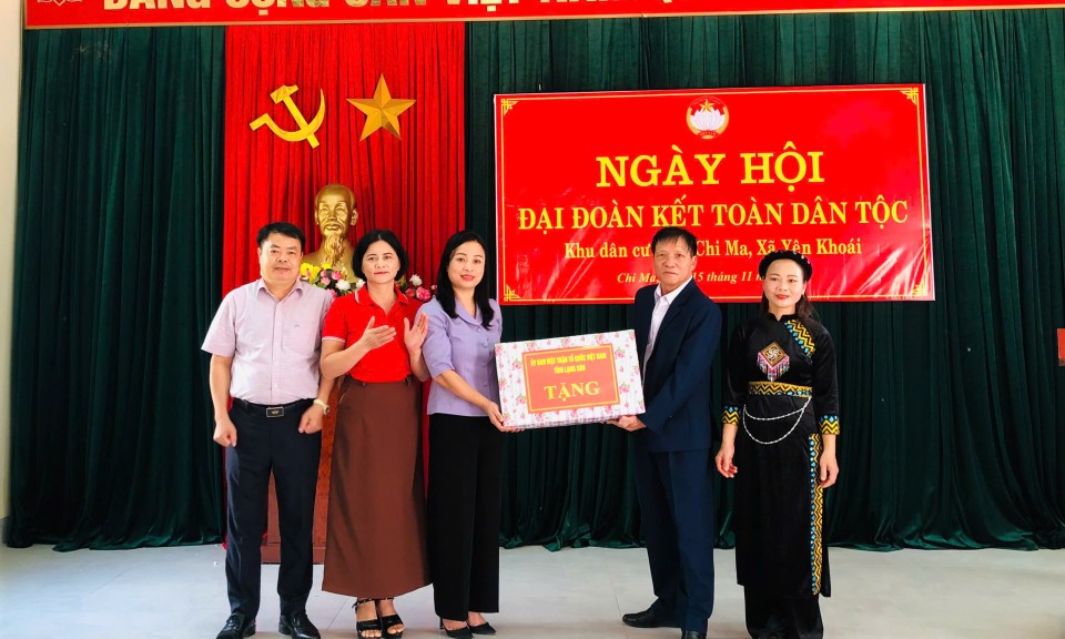 Lãnh đạo Ủy ban MTTQ tỉnh dự ngày hội đại đoàn kết toàn dân tộc tại huyện Lộc Bình