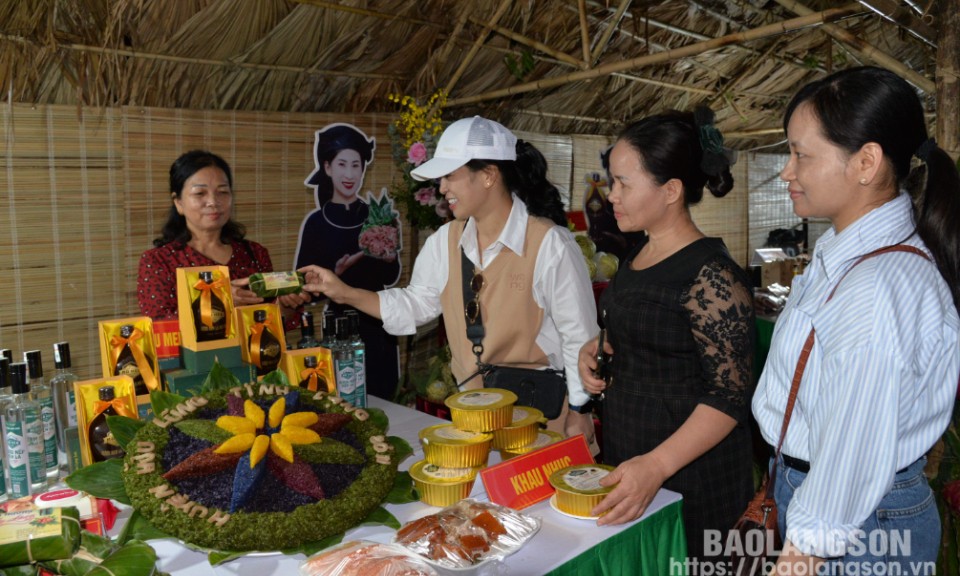 Nhiều sản phẩm đặc sắc được trưng bày, quảng bá tại Lễ hội Thảo nguyên Đồng Lâm huyện Hữu Lũng năm 2024